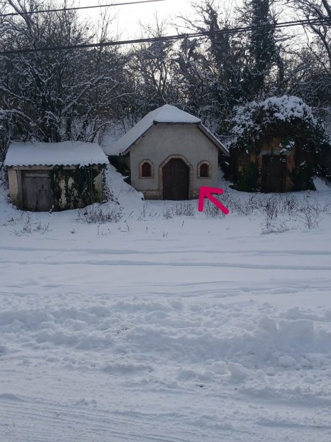 Kiv�l� adotts�g� pince elad�  nyaral�v� vagy lak�t�rr� alak�that�