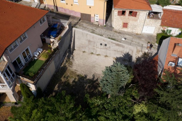 Kivl adottsg telek Pcsen, a Tettyn (videval)