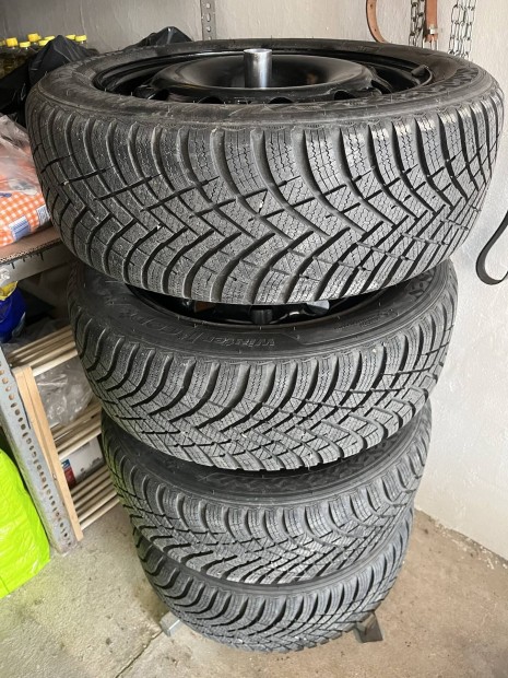 Kivl llapotban lv tli abroncsok felnivel egytt eladk
