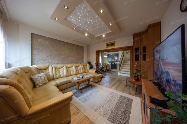 Kiv�l� �llapot� 4 szoba + nappalis csal�di h�z Hajd�szoboszl�n