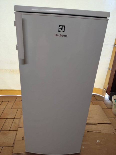 Kiv�l� �llapot� Electrolux h�t�szekr�ny (125 cm)