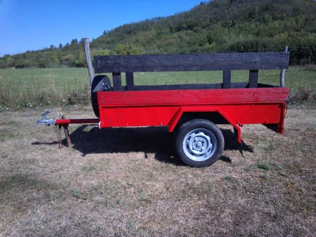 Kiváló állapotú Erős nagy méretű110x220cm utánfutó friss műszakival