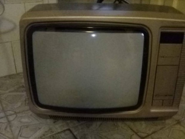 Kivl llapot Videoton retro szines TV elad!