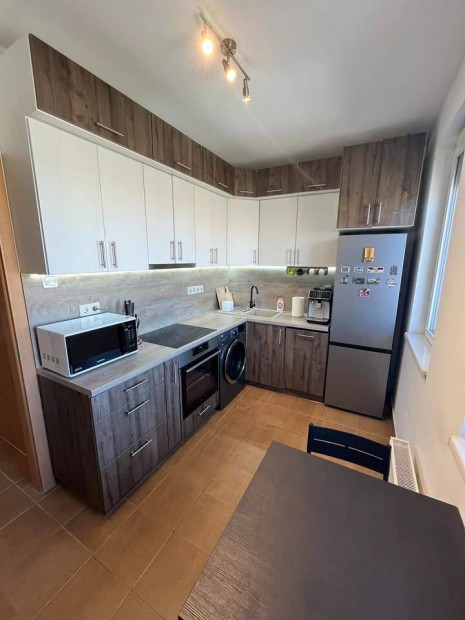 Kiv�l� �llapot�, Nappali + 1 szob�s, erk�lyes, 55nm-es lak�s elad�!