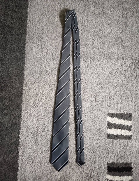 Kiváló állapotú elegáns nyakkendők