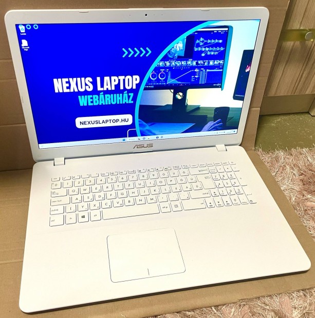 Kivl r! 17,4 Hfehr Asus 705M laptop