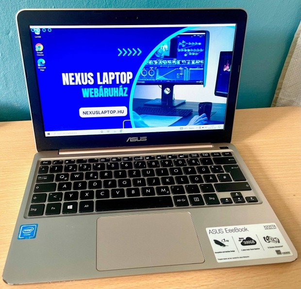 Kivl r! Asus X205TA laptop (Intel/2GB/SSD) - 1 v garancia