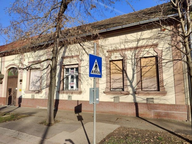 Kiv�l� befektet�s Gyula k�zpontj�ban