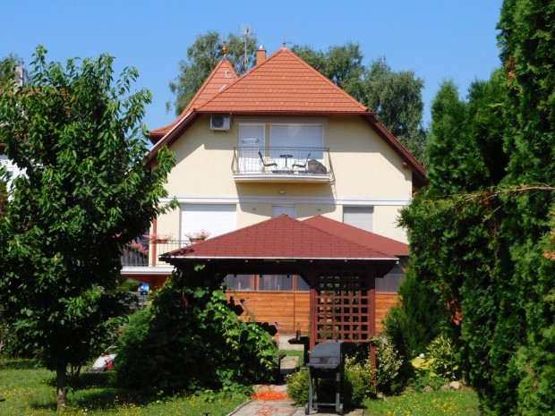 Kiv�l� befektet�si lehet�s�g a H�v�zi-t� k�zel�ben