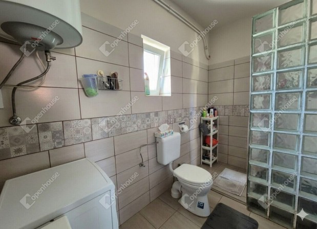 Kiv�l� elhelyezked�ssel elad� csal�dih�z kiv�teles �ron