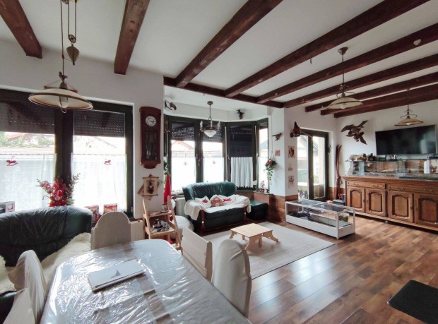 Kiv�l� helyen 2 szintes csal�di h�z elad� a 20. ker�letben