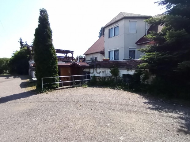 Kiv�l� l�that�s�g�, t�bbfunkci�s �zleti ingatlan elad� Gy�ngy�shal�szo