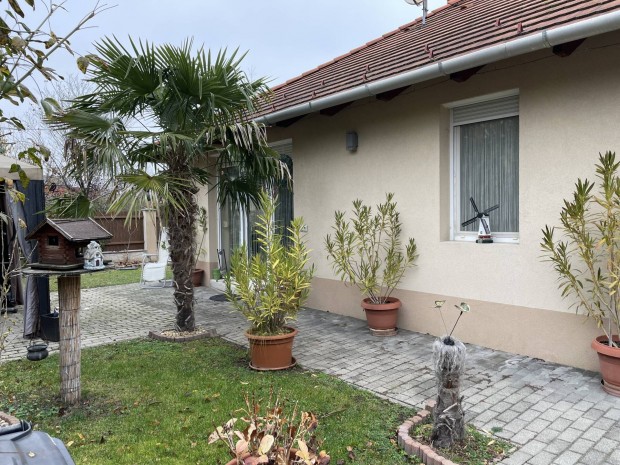 Kiv�l� lehet�s�g Pilisv�r�sv�ron  egyszintes, �jszer� ikerh�z, kiz�r�