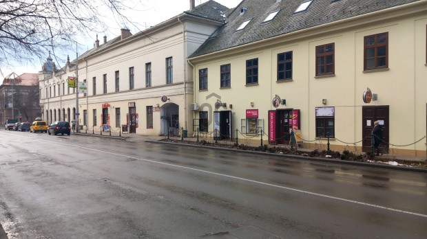 Kiv�l� �zlethelyis�g a k�zpontban Szeksz�rd