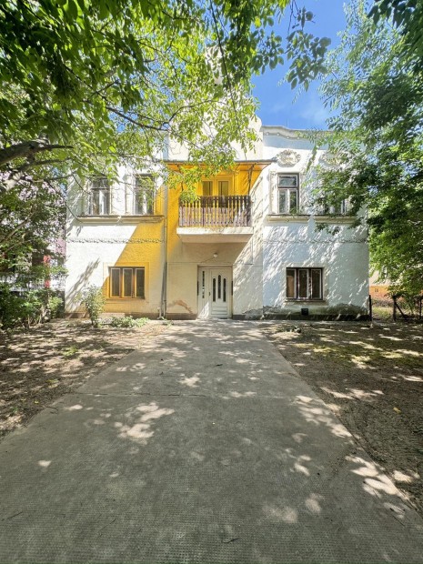 Kiv�teles Lehet�s�g Ny�regyh�za Sz�v�ben: Elad�  Fel�j�tand� Villa