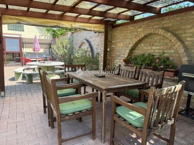 Kiv�teles adotts�g�, modern apartmankomplexum Balatonfenyvesen