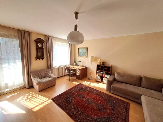 Kiv�teles adotts�g� lak�s R�maif�rd�n