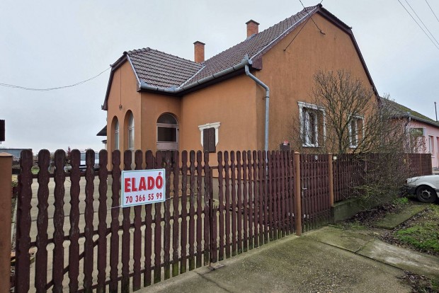 Kiv�teles aj�nlat Ny�rbog�ton!!! J� �llapot� csal�di h�z 3 telekkel