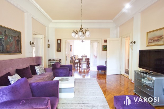 Kiv�teles hangulat�, belv�rosi csal�di h�z elad�