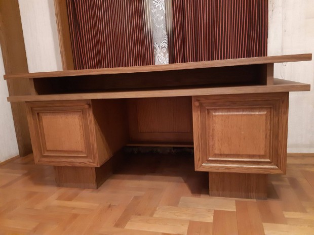 Klasszikus íróasztal 160x75 cm - ingyen elvihető