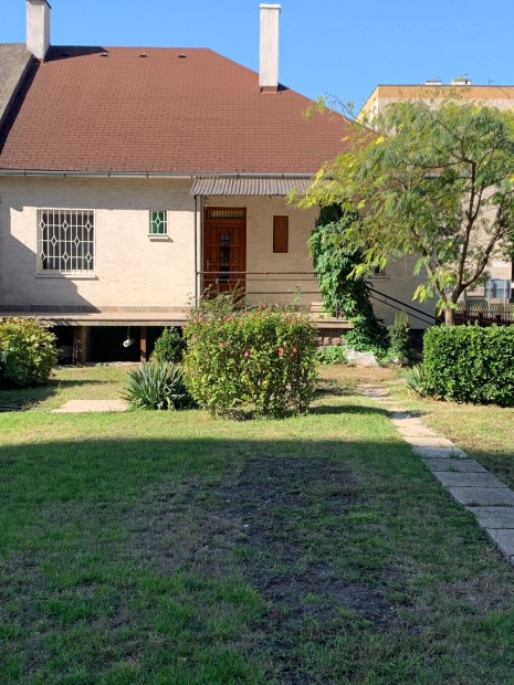 Klasszikus kertv�rosi k�nyelem a belv�ros k�zel�ben!