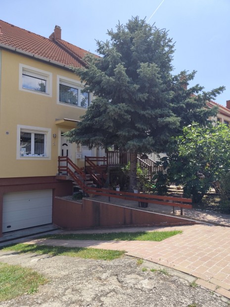 Klasszikus sorház a Cholnokyvárosban!