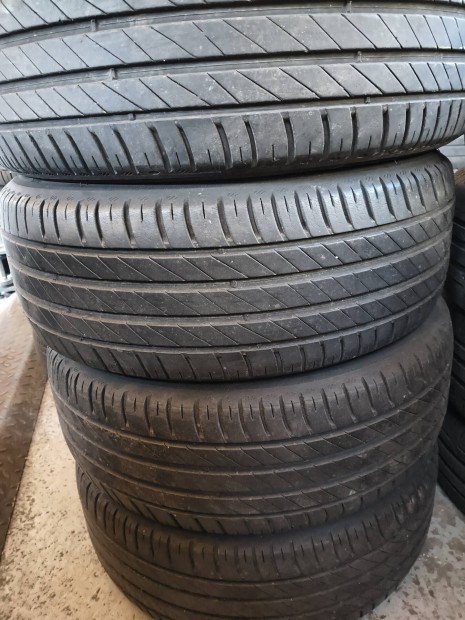 Kleber 205 /55 R16 ny�ri garnit�ra elad� 6mm profillal