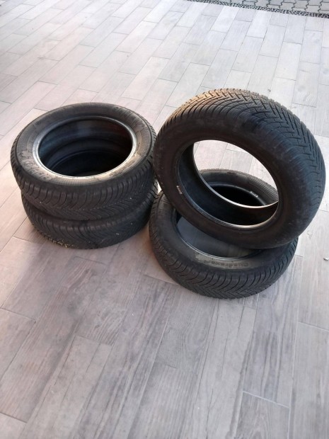 Kleber Quadraxer 2 n�gy �vszakos gumi 4db