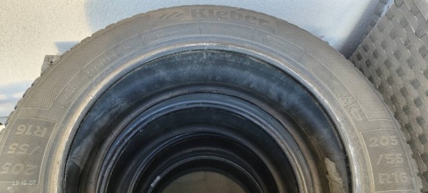 Kleber Quadraxer 3 n�gy�vszakos haszn�lt gumi garnit�ra