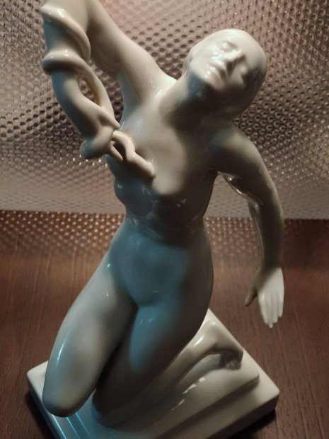 Kleoptra halla - herendi fehr porceln akt szobor