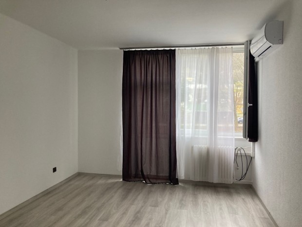 Klimatiz�lt lak�s kiad�!