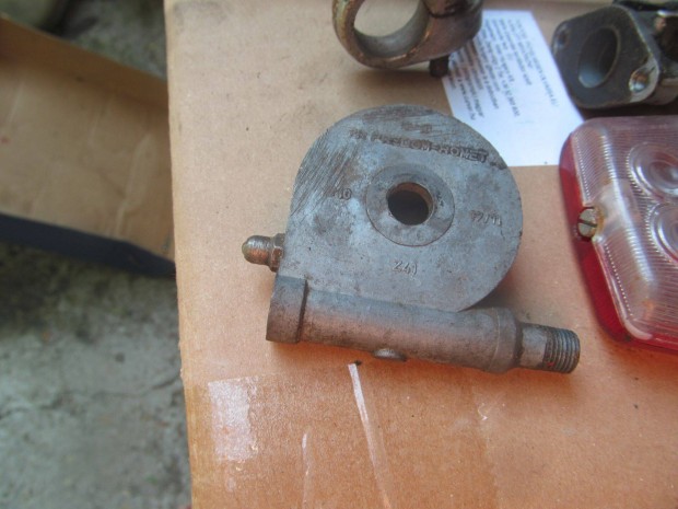 Km �ra meghajt� elad�