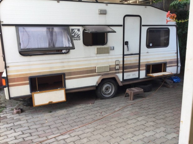 Knaus Azur 500 lakkocsi