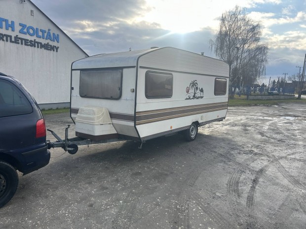 Knaus S�dwind lak�kocsi