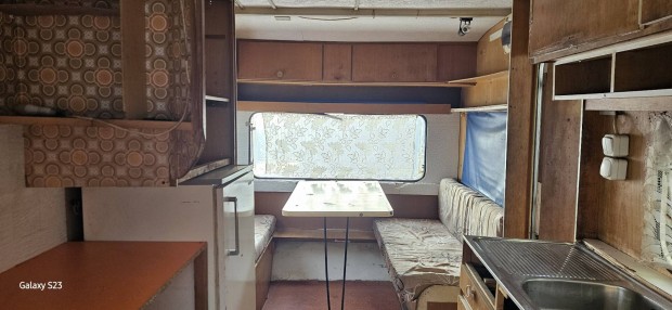 Knaus passat 480 lakkocsi 