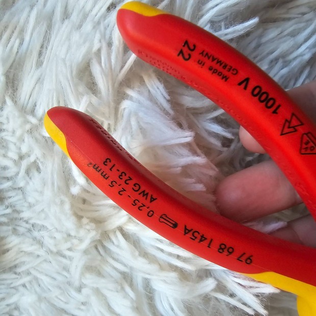 Knipex VDE krimpel fog rvghvelyekhez 145 mm teljesen j