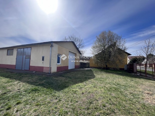 Kocs�ri 200 nm-es m�hely elad�