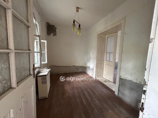 Kocs�ri 73 nm-es h�z elad�