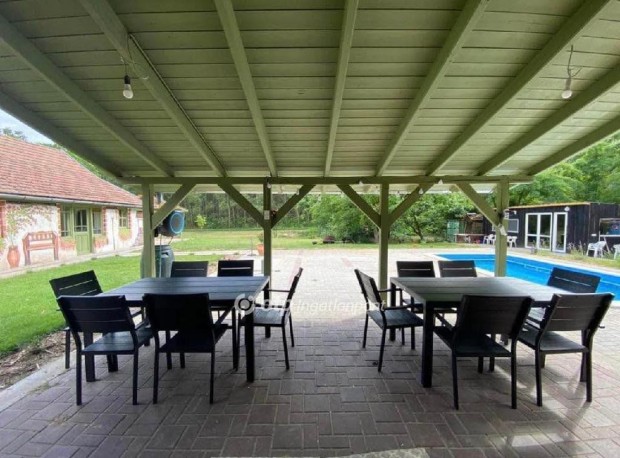 Kocs�ri elad� 255 nm-es h�z