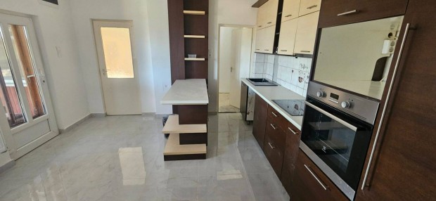 Kocsordon fel�j�tott h�z elad�!