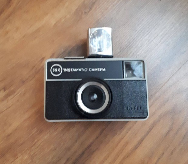 Kodak 55x Instamatic fényképezőgép vakuval tokkal