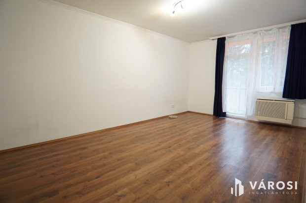 Kod�ly utc�ban els� emeleti, erk�lyes lak�s