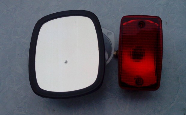 K�dl�mpa �s visszapillant� t�k�r