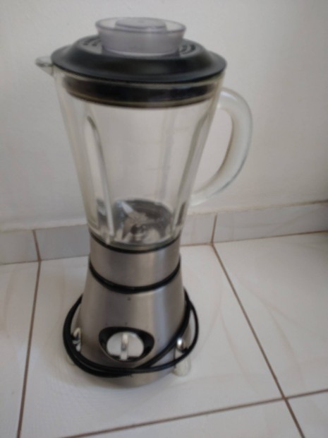 Koenic Kbl713 turmixgép 700W 1,3l