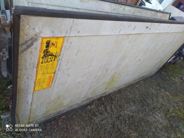 K�gel p�tkocsi ajt�k