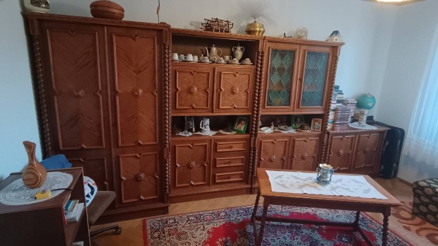 Koloni�l szekr�nysor, megk�m�lt