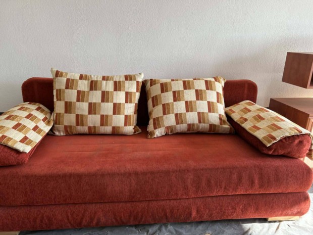 K�lt�z�s miatt elad� kanap� �s 2 fotel�gy