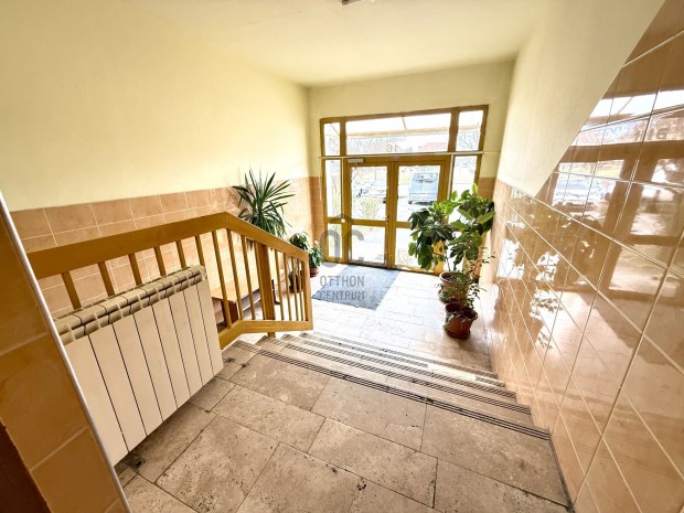 K�lt�zhet�, fel�j�tott otthon Dunakeszin a Bar�ts�g �ti lak�telepen