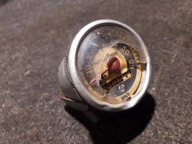 Komar gy�ri kilom�ter�ra