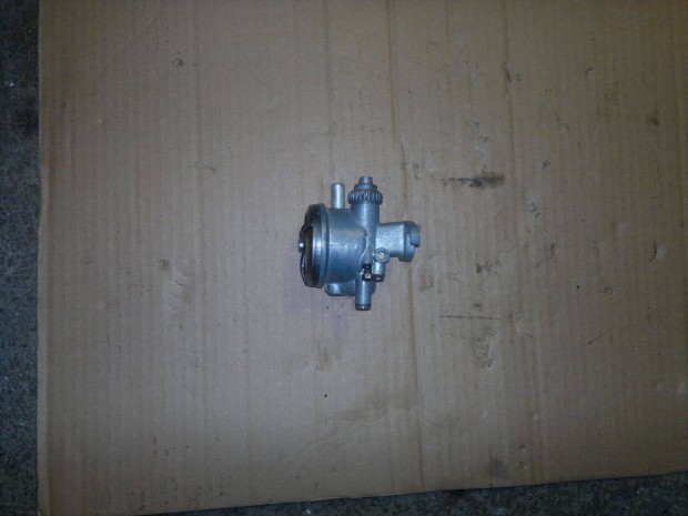 Kom�r-romet uj karbur�tor